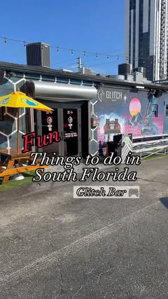 Watch til the end for a surprise 🤭 Had so much fun at @glitchbar.ftl 🎮 
Whether you’re an avid gamer or just looking for something fun to do, you’ll definitely enjoy yourself here! We purchased drinks to gain entry but you pay an entrance fee inste