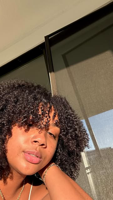 it’s crazy what a couple of years can do for you… trust the process.

For more content like this check out @anastasiacurls 

-
-
#naturalhair #curlyhair #curls #hairjourney #naturalhairjourney #curlyhairjourney