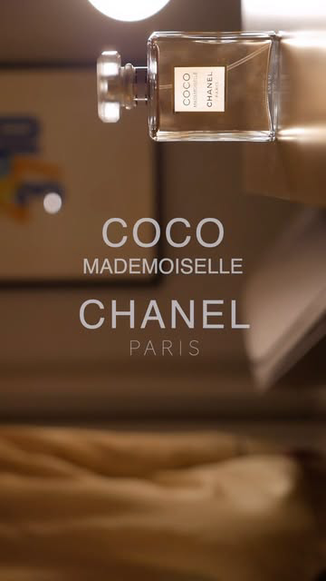 I absolutely love Coco Mademoiselle by Chanel — it’s one of those timeless fragrances that instantly makes you feel confident, elegant, and effortlessly chic.
This scent opens with fresh, vibrant notes of orange and bergamot, followed by a heart of d