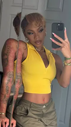 I got tired of doing the same ole nude eyeshadow look and decided to go for an extra golden/green look. I ended up LOVING IT! 💚

My makeup routine changes every time I do my makeup and it just gets better and better every time! I love getting dolled