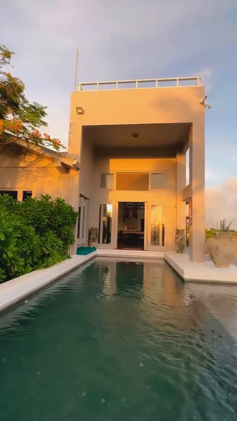 This beautiful villa is located on a private beach and includes a private chef at no extra charge! See villa details below…

📍  Treasure Beach, Jamaica 
🛌  3 Bedrooms - master has a patio
🚽  3.5 Bathrooms
🚿  2 Outdoor Showers
🍴  Private Chef 
🌅