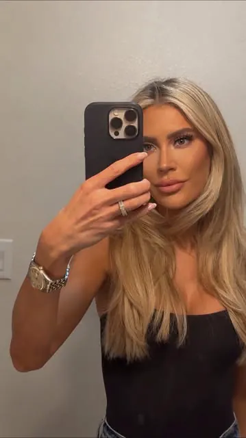 Victoria Secret fashion show makeup 💄 found in my lost files. 

#cowgirl #mua #victoriassecretfashionshow #sephora #patricktabeauty #makeupaddict #texas 

@saiebeauty bronzer drops 
@natashadenona foundation in 8n
@givenchy prism powder #3 
@maccosm