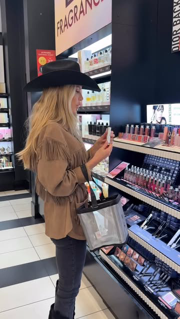 LAST DAY of the Sephora sale y’all! Click the link in my bio to see the beauty products I replenished and got to try during this seasons sale. 

#mua #makeupaddict #makeupartist #sephora #texas #cowgirl #lipstick