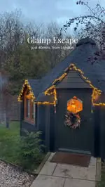 A hidden gem just 40 mins from London 🌿 @hillyhideaway 

Tucked away on a tranquil farm in Hertfordshire, Hilly Hideaway is a luxury glamping retreat that perfectly blends rustic charm and comfort. Think starlit soaks in a wood-fired hot tub, bubble