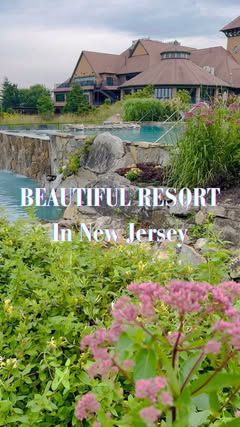 ✨Save and share this amazing getaway destination in New Jersey
 Located in the scenic mountains of northwestern New Jersey and 47 miles from New York City, Grand Cascades Lodge at Crystal Springs Resort @crystalspringsresort is a perfect getaway dest
