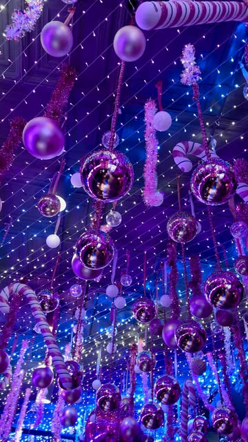 Pt.1 of my countdown to Christmas with things to do in NYC! @apinkwonderland officially opens TODAY and takes a spin on holiday decor by showcasing an all PINK experience! Enjoy tons of photo ops, delicious food and holiday drinks! 💕🎀🎄✨

 A Pink W