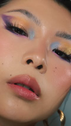 Shimmer in the crease is the my favorite thing to do!!! I can’t get enough, you have to try it 😊
.
.
.
#makeupreels #dramaticmakeup #colorfulmakeup #shimmereyeshadow #sparklymakeup #boldmakeup #grungemakeup #makeupart #asianmua #hoodedeyes #monolid 