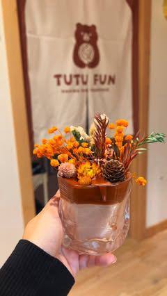 Cutie friend date 🕯️🍂✨This is such a unique & cute activity in Los Angeles! @tutufun.cc offers a candle making activity on top of a range of DIY crafts! Loved getting to catch up with my friend while making our candles. We chose our own glassware, 