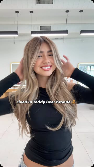 Comment habit shop for our @hairby_chrissy x @mykitsch collab rollers 👩🏼 habit shop.com @thehabit.shop 🤗🌟 Comment lookbook for @embreighcourtlyn’s shadowed teddy bear bronde 🧸 formula🤗 Comment book to schedule with us in OC & AZ Oct 21-23 Nov 1