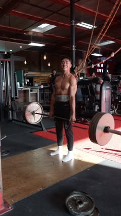 I might turn to the dark side 🫣😈 
•
•
•
•
•
#explorepage #calisthenics #deadlifts #powerlifter #naturalbodybuilding