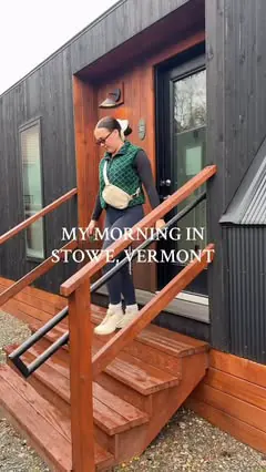 Wait till the end for a surprise 😅🌧️🚲☔️

Staying at the adorable A frame cabins at @outboundstowe 😍

@salomon @shop.midnightlunch @gostowe @daehair @lululemon @zookcabins @fruitriot #stowevermont #stowe #stowelocal #stowevt #gostowe #visitstowe #