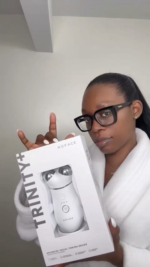 I was gifted by Nuface the Trinity+ device and I did the 5-minute facial lift straight from the app. The @mynuface microcurrent is gentle but you feel it working… I can’t wait to see the long-term glow 🤭 #NuFACEPartner #Gifted #TrinityPlus #Skincare
