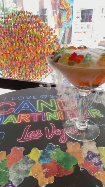 📍 𝗜 𝗟𝗢𝗩𝗘 𝗦𝗨𝗚𝗔𝗥
𝗟𝗮𝘀 𝗩𝗲𝗴𝗮𝘀, 𝗡𝗩 
∙
I LOVE SUGAR is located in the Linq Promenade right next to the Flamingo hotel. The Promenade has a variety of restaurants, bars & shops but only one candy martini bar! I LOVE SUGAR is a two story 