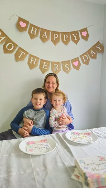 Celebrating Mother's Day with @transformertable 🌸 This solid wood table is the best for all kinds of celebrations. It's so versatile and durable - holds up to 750 pounds. 😯 We used 3 of the 5 panels to expand the table for Mother's Day. We also use