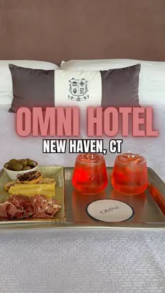 Tonight’s craving: Romantic weekend staycation at @omninewhaven in New Haven, CT📍 

🏨 We stayed at the Omni New Haven Hotel at Yale in a Premier room with panoramic views of the city 
🛁 Infared sauna session at @ripplefloatandwellness (they also o