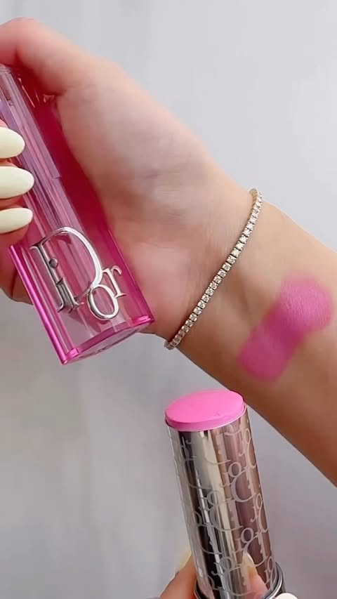 DIOR Rosy Glow Blush Sticks Swatches 🥰✨ They are available now - links are in bio and LTK - For full review swatches and comparisons please head over my YouTube channel Hey It’s Jackeline 😉💖✨

#dior #blush #creamblush #diorrosyglowstick #blusher #