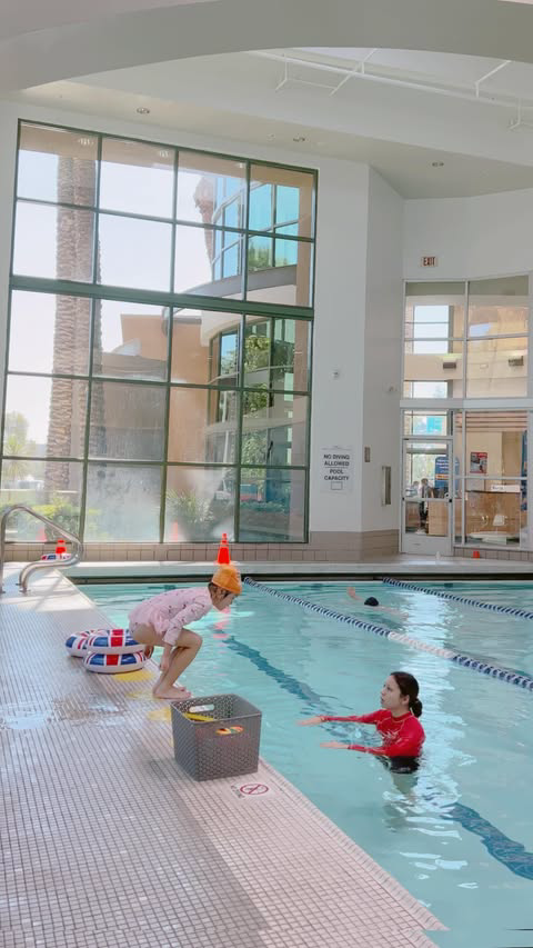 A milestone moment! Watching my girls take their first swim lessons at  @britishswimschool has been an incredible experience. I was worried they might be scared, but guess what? They absolutely loved it! 

The instructors here are not just amazing bu