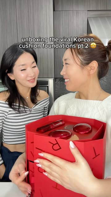 Had my mom try the new viral Korean cushion foundation shades😍 she’s literally my twin bc we got the same color😅 #cushionfoundation #kbeauty #koreanmakeup #viralcushionfoundation #tirtir #unboxing #trilingual