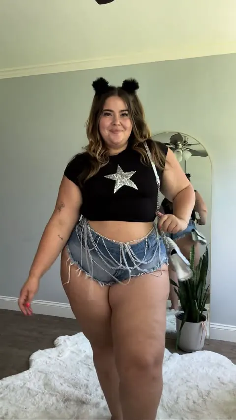 New series! Pt 1, Styling music festival fits!!! this week @sunfest!!!! 
This festival is in downtown West Palm Beach and the line up has a little bit of everything! So kept it chill with still a festival vibe! I’m so excited to see @nelly @yunggravy