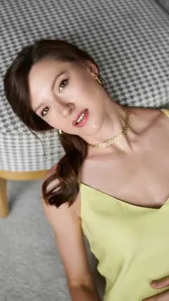 I love treating myself to photoshoots every now and then — they’re the perfect way to capture a moment and let the little details shine.

Dress @azet_clothes 
Jacket @swanstore_by 
Earrings & necklace @_jennybird 
Shoes @kennethcole