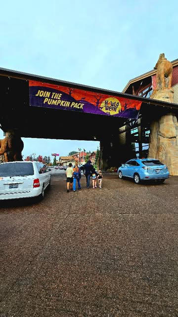 We just wrapped up an amazing family getaway at @greatwolflodge Grand Mound, and wow—what a transformation! 🐺💦 #sponsored 

The lodge recently completed a $40M renovation, marking the biggest upgrade in its 16-year history! 🏨✨ We got to enjoy the 