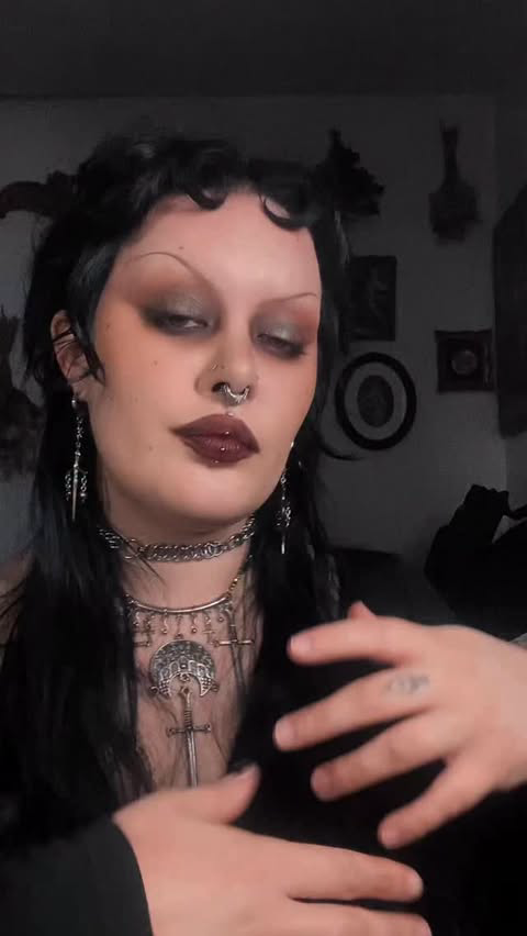 Recreating last week’s favorite using @meltcosmetics new Twelfth Hour Eyeshadow Stack