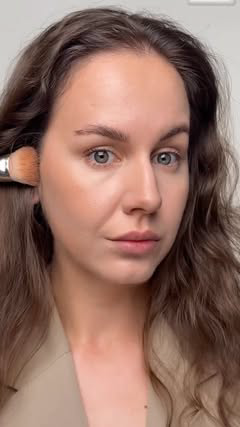 Bright, lifted skin in seconds ✨
Using the @maybelline Instant Age Rewind Concealer in shades 120 + 147.5 — one to brighten, one to softly sculpt.
This blend… unreal. My go-to trick for that fresh, awake, naturally snatched look 🤍

Gifted by @maybel