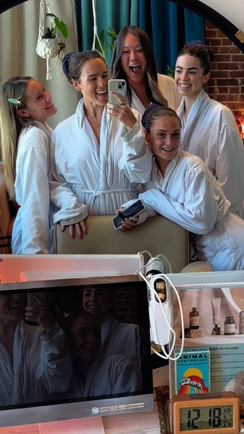 YOUR NEXT GAL’S DAY IS COMING 🎀🧖 @drftsalon was the ultimate way to spend a girls day getting premium scalp facials! From the breakfast charcuterie board provided by their neighbor @parksideraleigh to the most relaxing 60 minutes of my life w/ @the