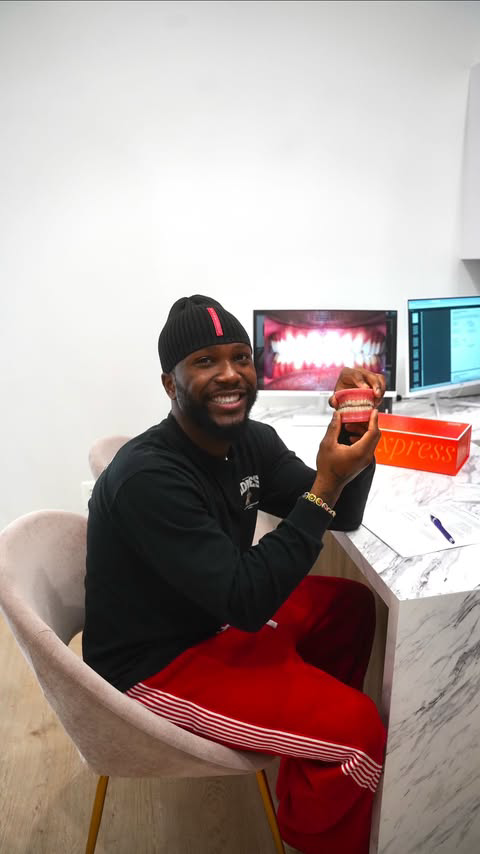 I’m thrilled to kick off my smile transformation journey with @mysmileexpress! It all started with an amazing consultation at @agortho. Smile Express makes it so easy with their at-home aligner system!

Here’s how it works: ✔️ Schedule a free exam wi