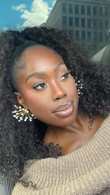 I was very much sleeping on headband wigs until I found one that makes my life much easier and they are super versatile. Here’s my hair recipe on how to achieve this look. It usually takes me around 20 minutes which is quick in my world 😅

I learned