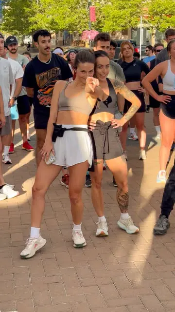 This is my element. 

Good music, happy humans & endorphins flowing. @onerunclubvan has got the energy down, obviously! ⚡️

The bootcamp style workouts make the “runs” accessible for all paces including walkers!! Every kilometre the group stops and d