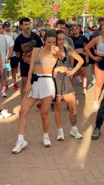 This is my element. 

Good music, happy humans & endorphins flowing. @onerunclubvan has got the energy down, obviously! ⚡️

The bootcamp style workouts make the “runs” accessible for all paces including walkers!! Every kilometre the group stops and d