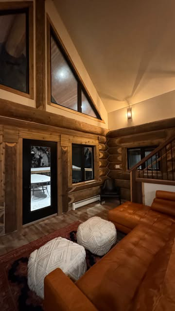 @chutelakelodge was a dream 🤍•
•
•
•
#yvr #beautifulbritishcolumbia #cozyaesthetic #vancity #travelphotography📷 #curiocityvan #explorebc #okanagan #travelblogger #vancouverinfluencer  #travelvlogger #naramata #yvrblogger #travellifestyle #winterwon