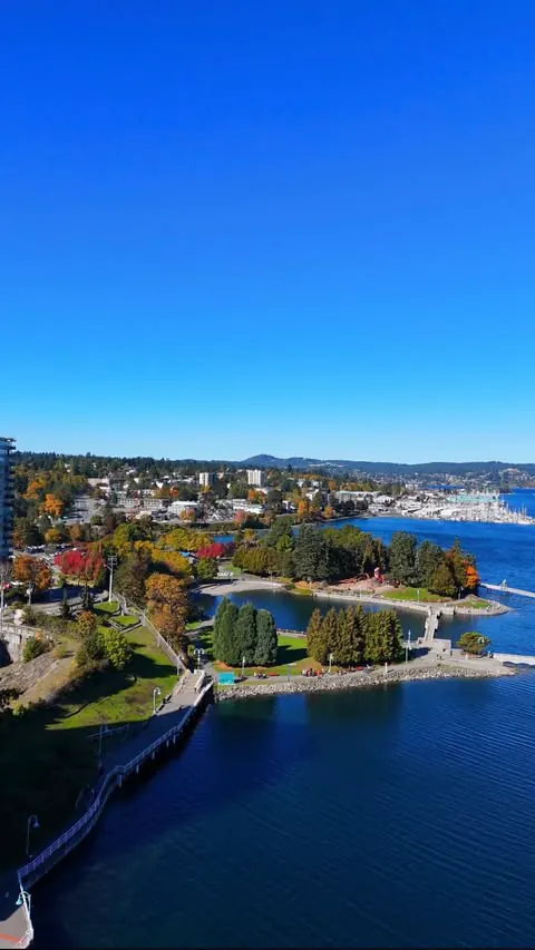 Things to do in British Columbia in fall: Visit this small city on Vancouver Island for a cozy, coastal and quiet weekend fall getaway

✔️ Place to Stay: Coast Bastion Hotel Nanaimo @coastbastionhotelnanaimo - celebrating 40 years of welcoming guests