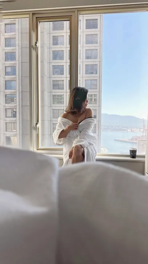 This is your sign to book a ✨WEEKEND STAYCATION✨ at @deltavancouver 

I always forget how lucky we are to live in this beautiful city 😌 situated just steps away from Gastown, Waterfront, and Granville street, Delta Hotels by Marriott Vancouver Downt