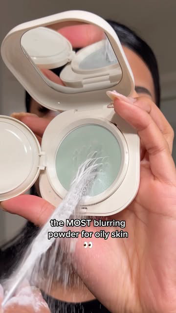 have you EVER seen a powder like this?! im in loooove @laneige_kr 🫶

#laneige #laneigepowder #laneigeneoessentialblurringfinishpowder #blurringpowder #loosepowder #settingpowder #mattepowder #mattifyingpowder #blottingpowder