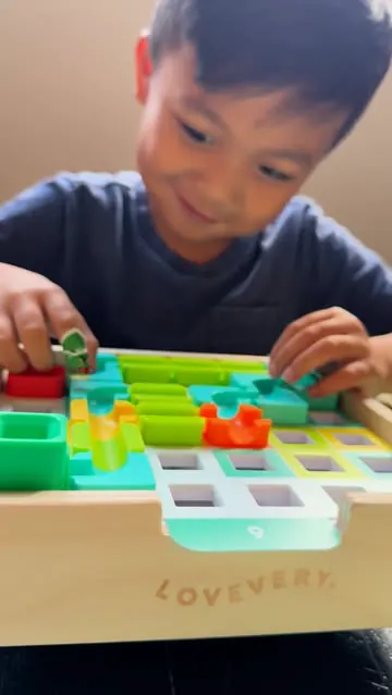 Are you looking for educational but also sustainable toys? @lovevery toys are designed by child development experts for families and children to connect through the joy of stage-based play. Their play kits are based on each kid’s needs, personality a