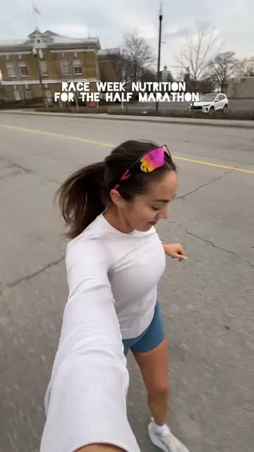 don't wanna bonk this half marathon?? fuel up⬇️

- 2-3 days before the race: carb load with 7-10g of carbs per kg of body weight, stick to lower fibre carbs and reduce your protein and fat intake a little to allow for more carbs (see my full carb loa