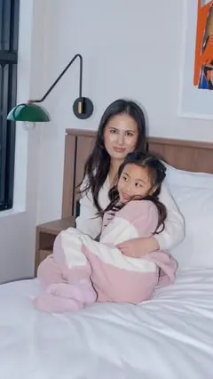 ‘Mom, I never want to leave!’ 💕

That’s how much Luna loved our stay at @thepostmarkhotel in Newmarket. 🏨 We booked this boutique gem because it was close to @nightsoflightsto at @uppercanadamall ✨, and it turned out to be so much more than just a 