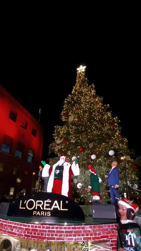 It’s not Christmas till the @distilleryto lights their tree! 🎄

You already know they’re packed FULL of fun holiday things to do so head over now until the end of the year! ✨

#christmas #holidays #distillerydistrict