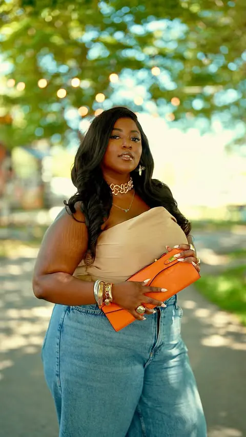 There’s something about a good shoe and a bag that just works…
And now that @shopoutlash @outlashbrand is officially in Canada 🇨🇦, y’all can see what I mean.
Outlash is literally keeping the girlies on cause they go up to size 14!
This one’s defini