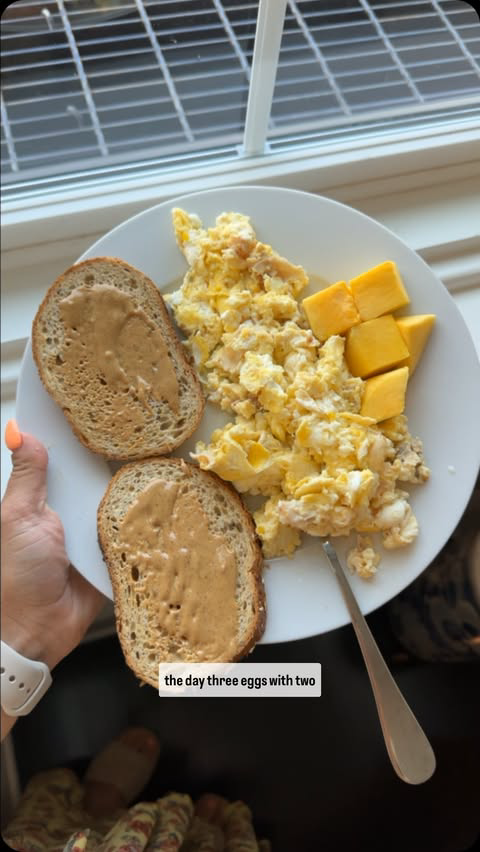 here’s #whatieatinaday on a day where I run 6 miles + lift legs + am traveling!!!!!

you know the drill, I don’t track calories or macros and I never will. i love doing these videos to show what it’s like to train hard but also stay FUELED. i wanted 