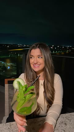 Say hello to your newest staycation & foodie destination - the beautiful @jwmarriottclearwaterbeach ✨ 

We started the night at @latitude28clearwaterbeach for social hour and the vibes and views were amazing. I recommend the Latitude75 which is the J