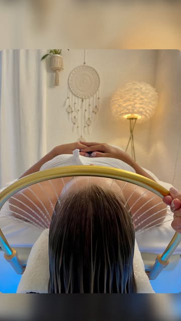 don’t forget to treat yourself 🧖‍♀️ this is your sign to book that appointment! recently I went to @tomaheadspa for their aromatherapy melt and it was so relaxing 🪻🌱 you guys I even fell asleep 🤭 

the treatment is customized to you with a scalp 