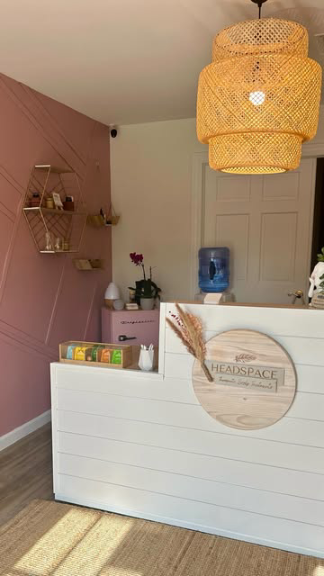 It is with great pleasure that I introduce to you HEADSPACE @headspace_naples _naples the very first Head & Scalp Spa in Naples, Florida!
On January 2nd, business partners Priscilla Schertell and Sylvia Etienne with almost 30 years of combined experi
