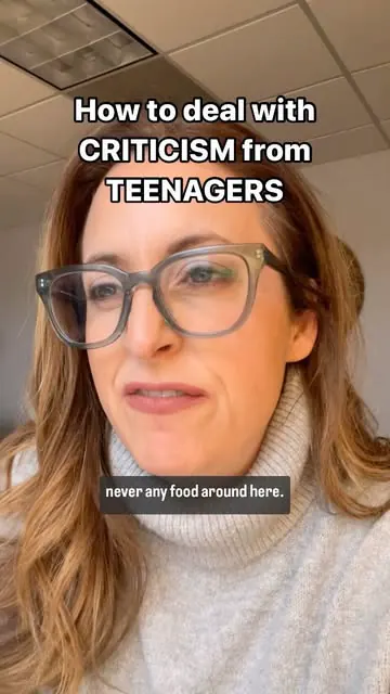 Knowing how to address criticism is an important skill for strong relationships… as is having less criticism fall out of your mouth ✨ I was taught that CRITICISM WAS *THE WAY* to communicate about tough things growing up. You know, fight to be right.