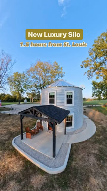 🎉Officially open!!🎉

You guys, this @sunsetatthesilos Airbnb is amazing!!! 🤩 

Sunset at the Silos 
📍20728 MO-21
Caledonia, MO 63631

3 restored silos that were once used on a farm in Arkansas to store grains and crops 😮😮 Sunset at the Silos li