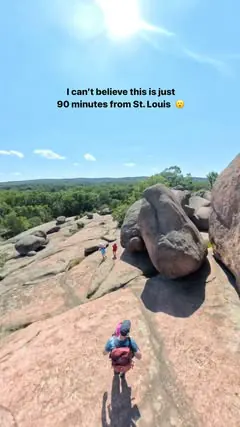 This Missouri State Park is such a treasure!! 

📍Elephant Rocks State Park
7406 Hwy 21
Belleview, MO 63623

Things to know:
➡️restrooms are located at the parking lot
➡️if you are going here on a weekend day, try to get here early if you can! The ea