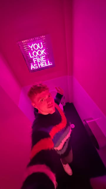 On Wednesday, we wear pink… and go to @hiddengemstl 💅 I still stand by my statement “this is the best space to happen to St. Louis”. It’s fun, it’s eccentric and it’s giving ✨ @shopgoldengems really did their thing!! 

#stl #stlouis #stlouisgram #st