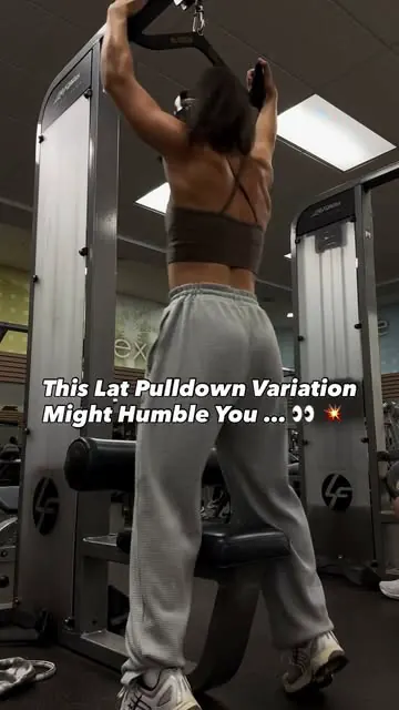 🚨Lat pulldown NO MOMENTUM > game changer.

Most people (myself included) go too heavy on lat pulldowns without even realizing it. When you do that, you end up swinging your whole body just to move the weight.

Recently I lowered the weight, took awa